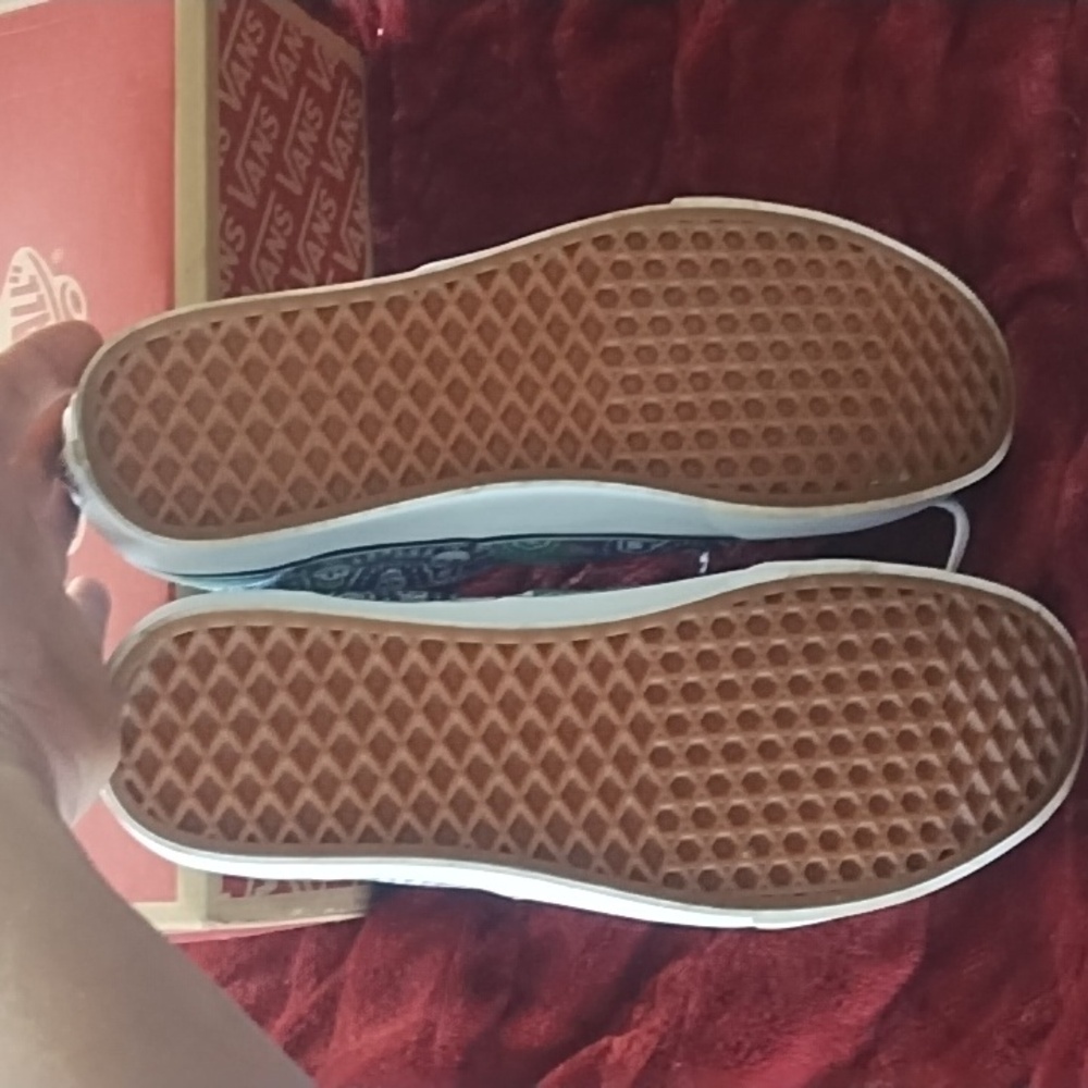 Vans - Picture 2 of 4